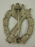 Пехотный штурмовой знак в серебре.