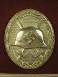 Знак "За ранение" в серебре.В коробке.