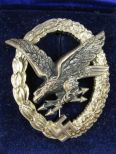 Знак стрелка и бортрадиста.В коробке.